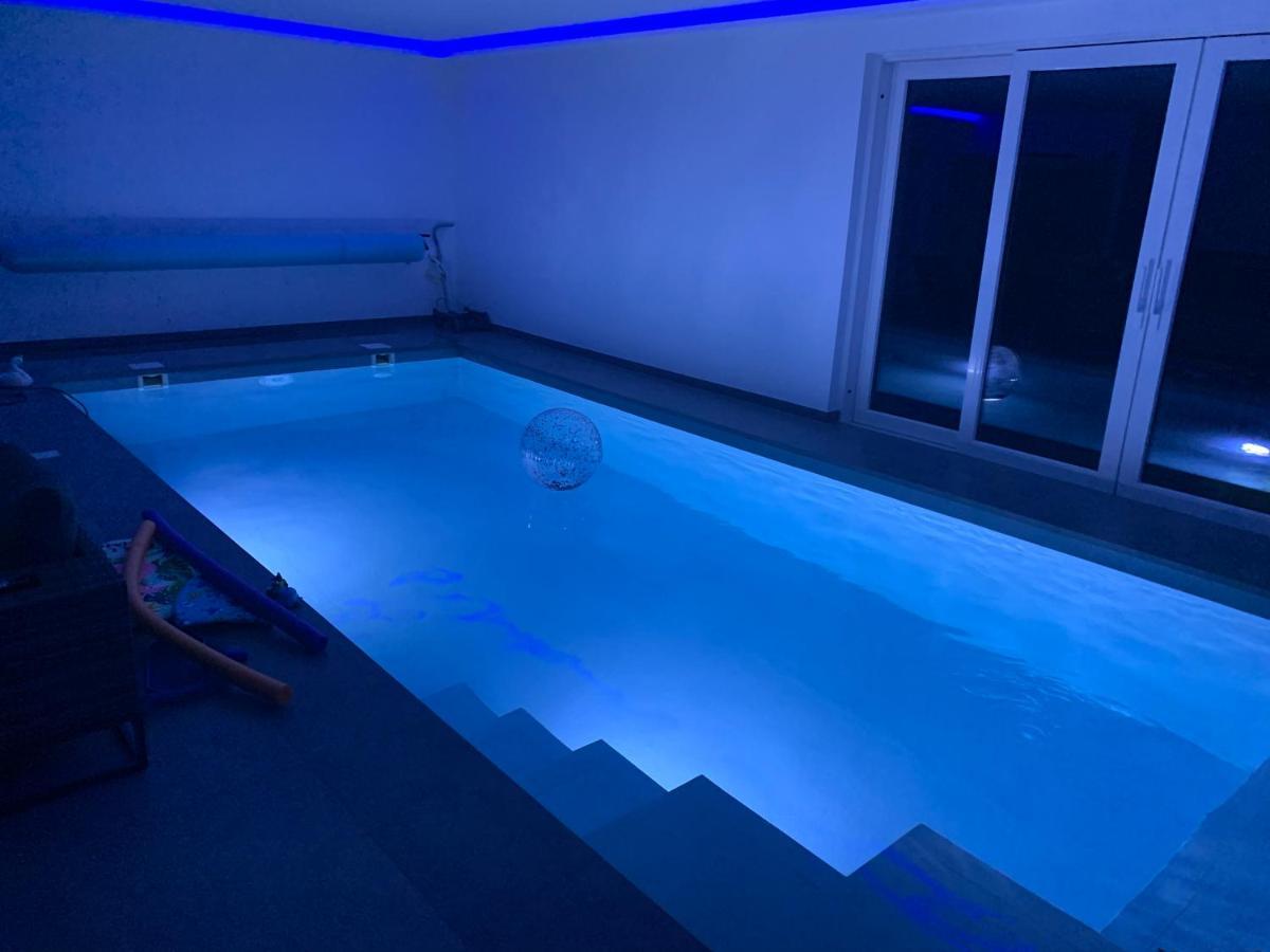 Apartman S Bazenem A Saunou Kadan Luaran gambar