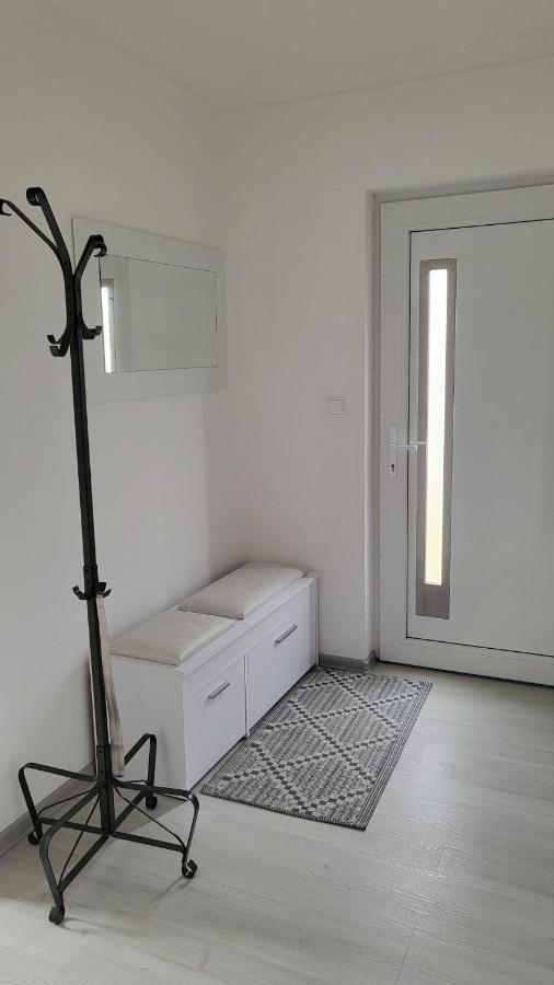 Apartman S Bazenem A Saunou Kadan Luaran gambar