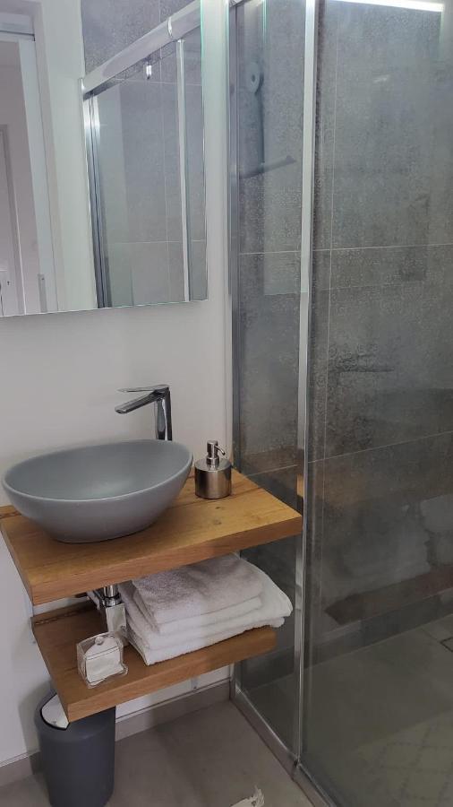 Apartman S Bazenem A Saunou Kadan Luaran gambar