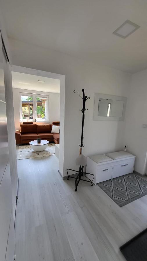 Apartman S Bazenem A Saunou Kadan Luaran gambar